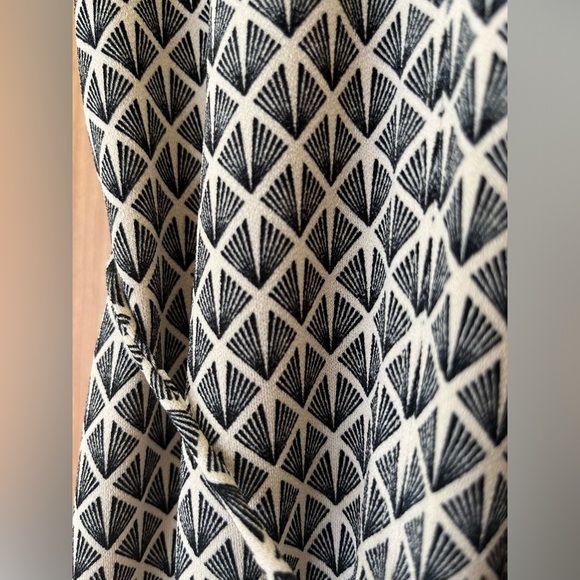 H&M Patterned Short Sleeve Dress XS - Picture 7 of 9